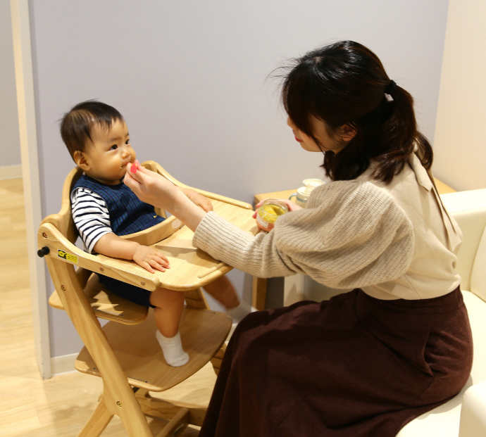 Baby high chair (image of use)